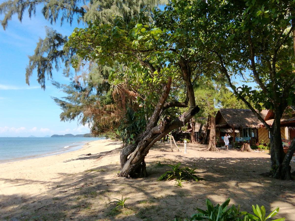 Kohjum Freedom Resort Koh Jum Eksteriør bilde