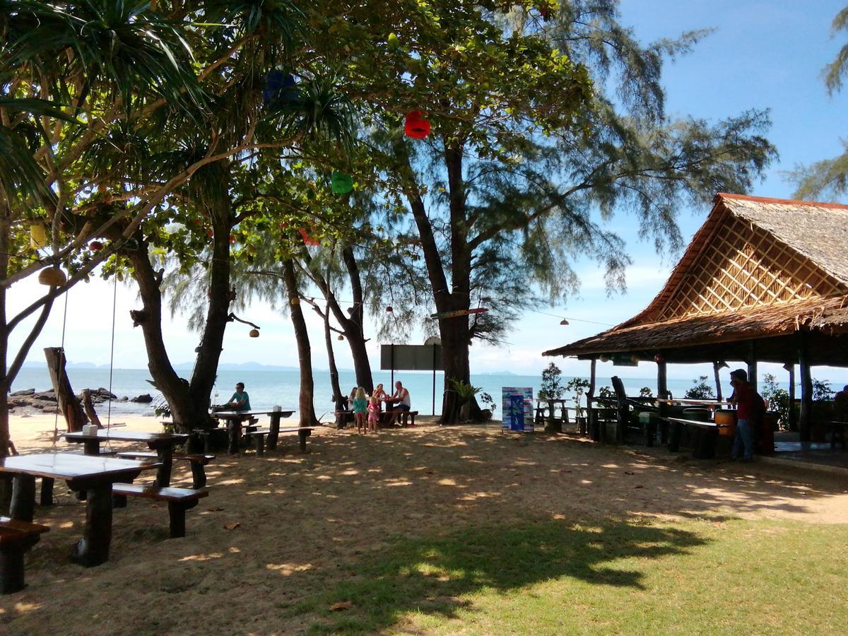 Kohjum Freedom Resort Koh Jum Eksteriør bilde