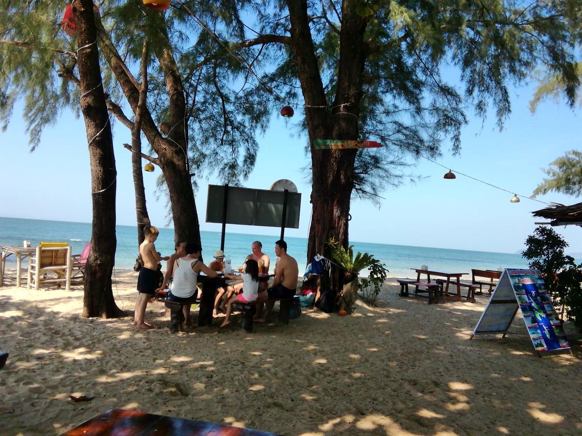 Kohjum Freedom Resort Koh Jum Eksteriør bilde