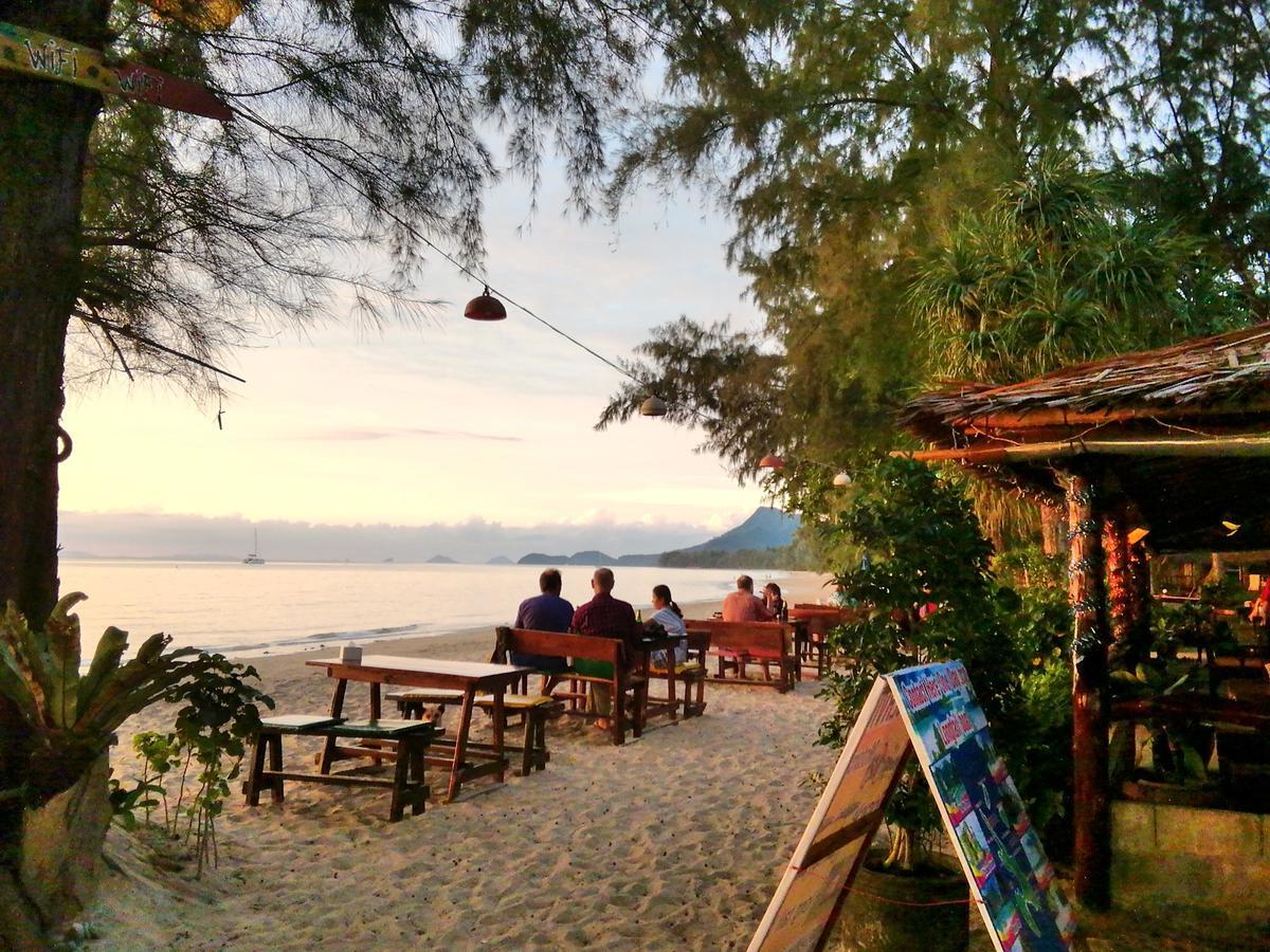 Kohjum Freedom Resort Koh Jum Eksteriør bilde