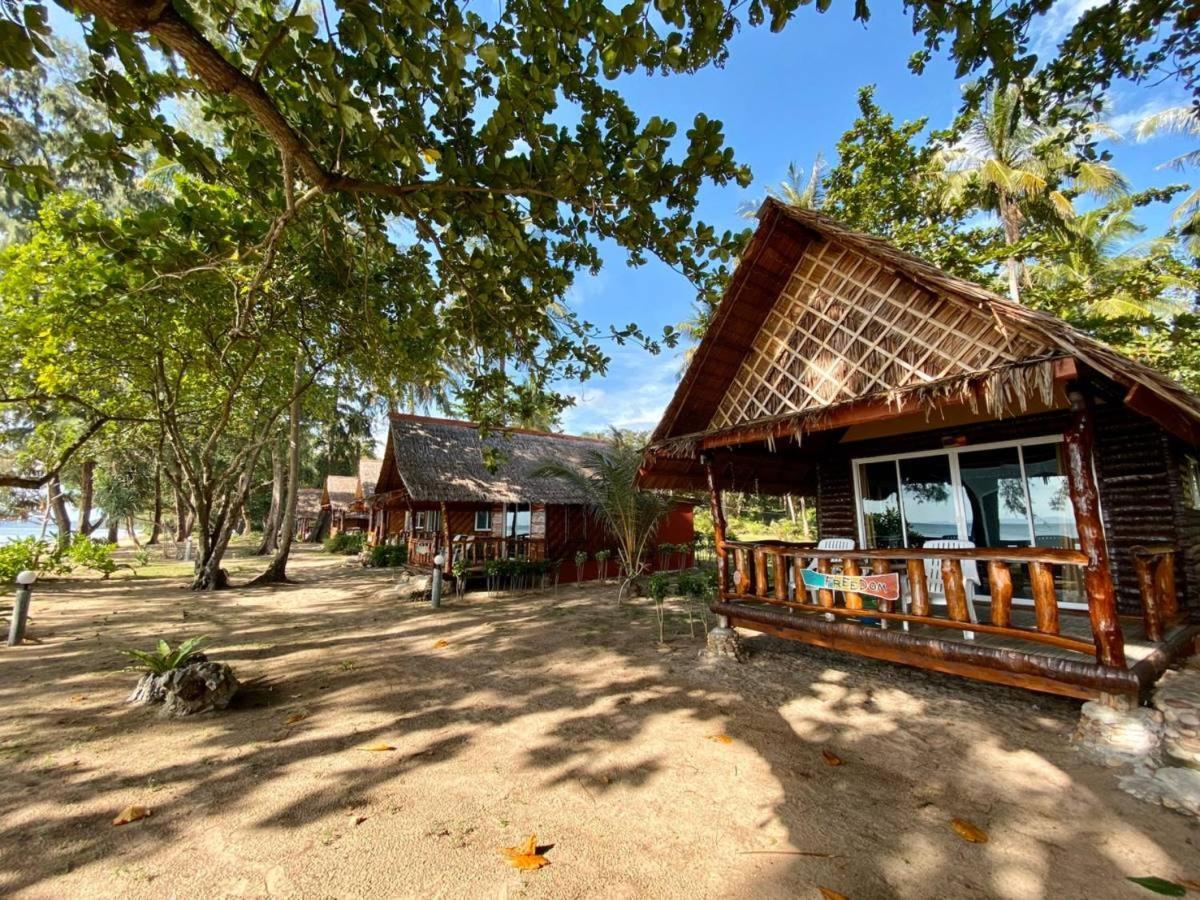 Kohjum Freedom Resort Koh Jum Eksteriør bilde